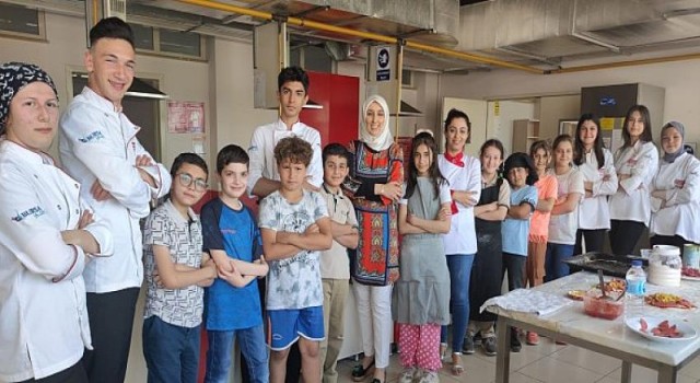 Türk Kızılay Yerli ve Farklı Uyruklu Öğrencileri Mutfakta Buluşturdu