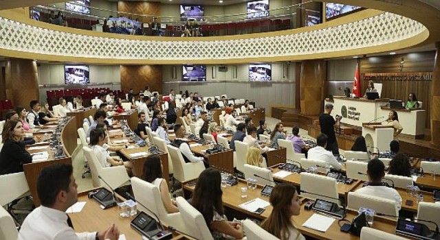 Antalya Belediyesi’nden Gençlik Meclisi üyelerine yurtdışı fırsatları anlatıldı