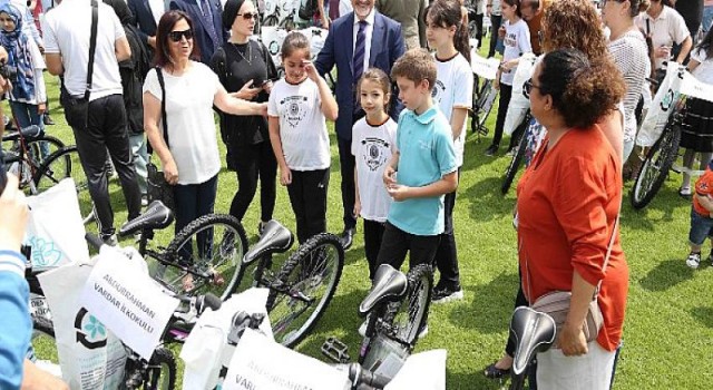 En çalışkan öğrencilere bisiklet armağanı... Nilüfer Beleidyesi