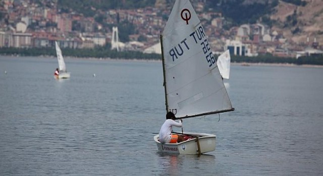 Yelken yarışlarında ödül heyecanı...Kocaeli