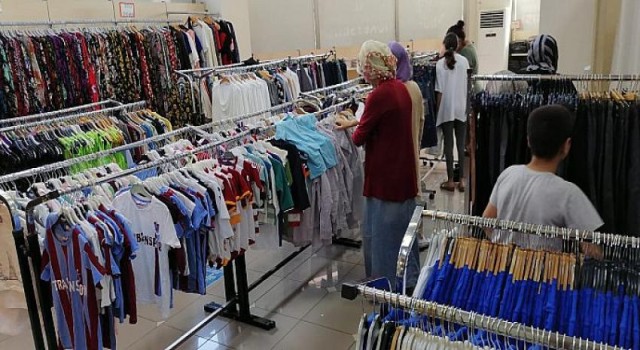 73 bin 300 aileye kıyafet ve ayakkabı yardımı... Bağcılar Belediyesi