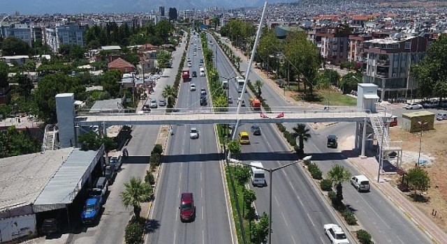 Antalya Gazi Bulvarı üzerindeki üst geçit tamamlandı