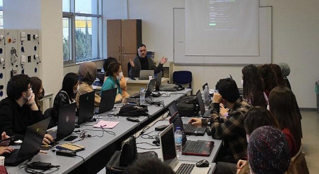 Coşkunöz Eğitim Vakfı ve BEBKA iş birliğinde veri bilimci gençler yetişecek