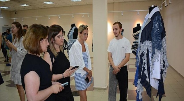 EÜ Moda ve Tasarım Yüksekokulundan “Denim Draping” öğrenci çalışmaları sergisi