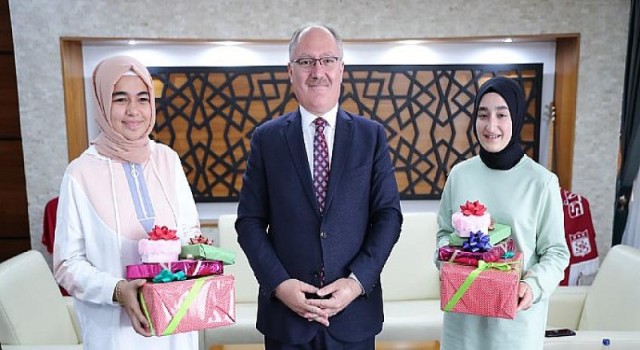 Milli Eğitim Bakanı Özer, Sivas’tan Çıkan LGS Türkiye Birincilerini Tebrik Etti