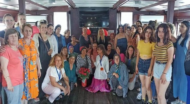 Roman kadınlar Körfez turuna katıldı...İzmir