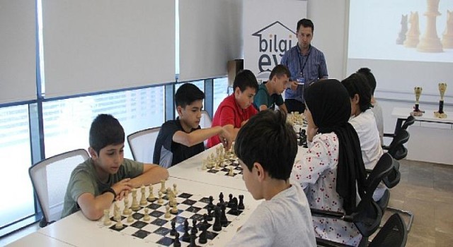 Zeytinburnu Bilgi Evi Satranç Turnuvası’nın Galipleri Belli Oldu