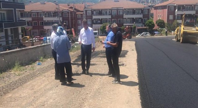Gölcük’ün Dört Bir Yanında Asfalt Hizmeti Sürüyor