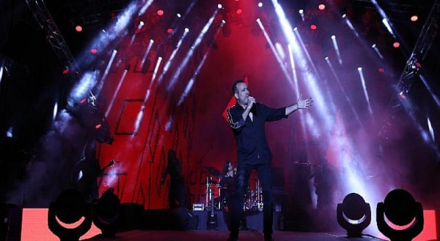 Haluk Levent’e 65 Bin Seyirci Eşlik Etti