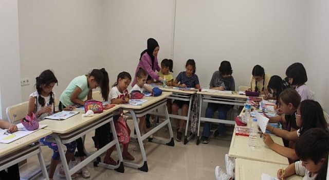 Korkutelili çocukların renkli tatili