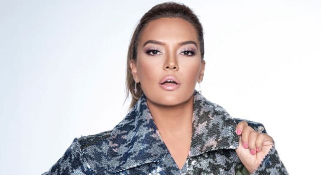 Reklamlarda da kraliçe… Demet Akalın