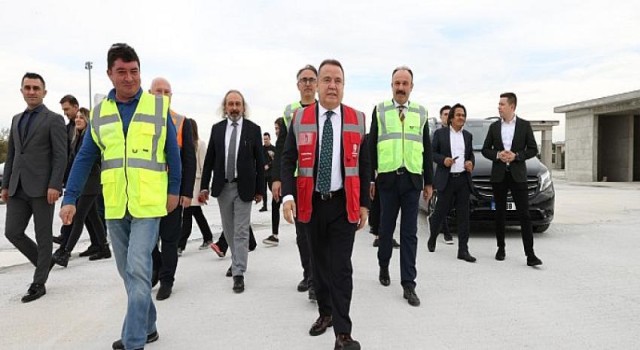 Antalya Büyükşehir Belediye Başkanı Muhittin Böcek Akdeniz Üniversitesi Katlı Otopark Projesi’ni inceledi