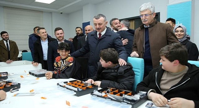 Gültepe Kültür Merkezi'nde ilk ders Başkan Büyükakın'dan