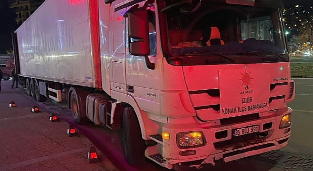 AK Parti Konak İlçe Teşkilatı, depremin yıktığı Hatay'a yardım TIR'ı yolladı.
