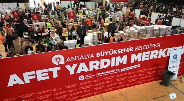 Antalya Büyükşehir Belediyesi depremzedeleri yalnız bırakmıyor