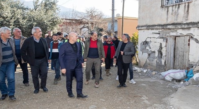 Başkan Soyer Osmaniye'de depremden etkilenen köyleri ziyaret etti “Siz yeter ki üretin”