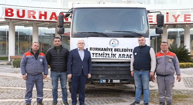 Burhaniye Belediyesi'nden Deprem Bölgesine Çöp Kamyonu Gönderildi