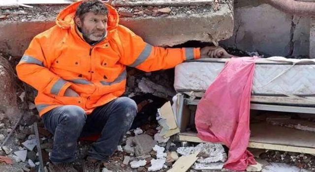 Dünyanın konuştuğu Murat Hançer kızını toprağa verdi o geceyi anlattı