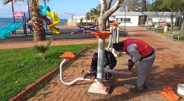 Edremit Belediyesi'nden Parklara Bakım