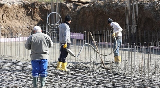 Karamürsel Kızderbent'te çok amaçlı salonun temeli atıldı