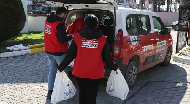 Küçükçekmece Belediyesi'nden Kente Gelen Depremzedelere Kıyafet ve Sıcak Yemek Desteği