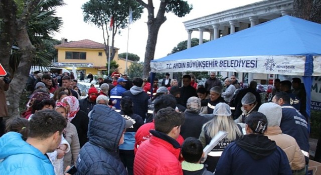 Aydın Büyükşehir Belediyesi Kentin Birçok Noktasında İftar Sofraları Kurmaya Devam Ediyor