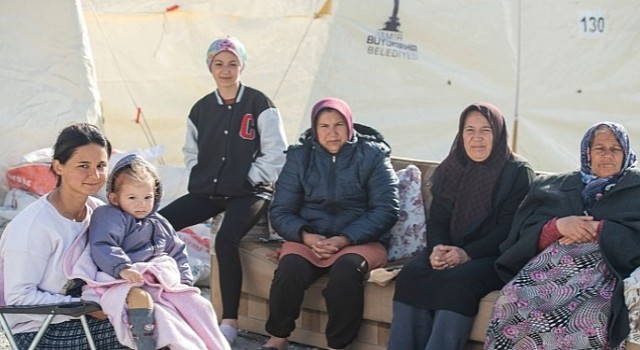 Depremzede kadınlar 8 Mart'ı buruk karşıladı “Ne güzel yaşıyorduk, sıcak bir yuvamız vardı”
