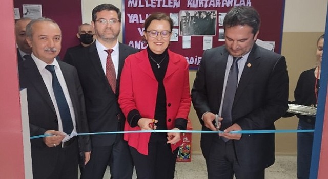 İzmir Cengiz Aytmatov Sosyal Bilimler Lisesinde ”Atatürk Kitaplığı” Açıldı