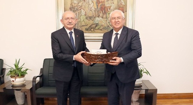 Karabağlar Belediye Başkanı Muhittin Selvitopu'dan Kemal Kılıçdaroğlu'na “hayırlı olsun” ziyareti