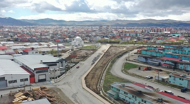 Van Büyükşehir Belediyesi Yeni Marangozlar Sanayi Sitesi'nde 12 dönümlük alanda park yapımına başladı