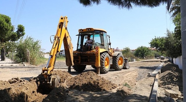 Burhaniye'de yol çalışmaları son surat devam ediyor