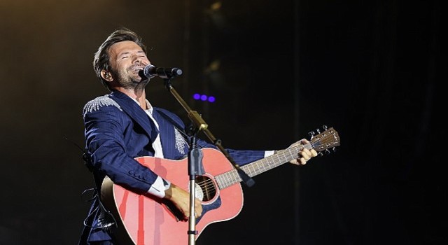 İlk Performansıyla Büyük İlgi Gören Yalın “Gitar Adam” 26 Ağustos'ta Yeniden Parkorman'da!