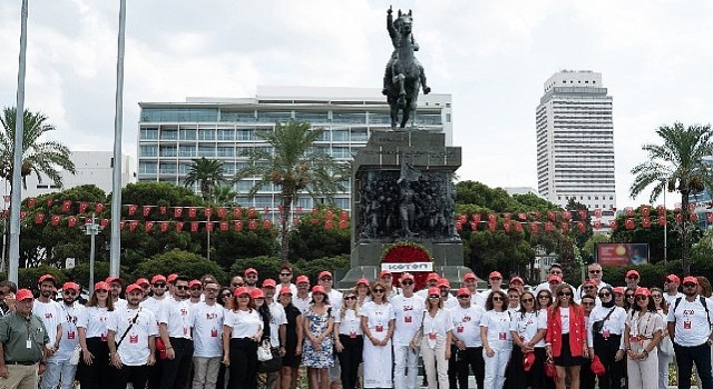 Cumhuriyetimizin 100.yılında, Koton Cumhuriyet Gönüllüleri İzmir'in Kurtuluşu'nun yıldönümünde İzmir'deydi!