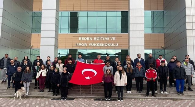 Gümüşhane Üniversitesi Öğrencilerinden Ata’ya Saygı Yürüyüşü