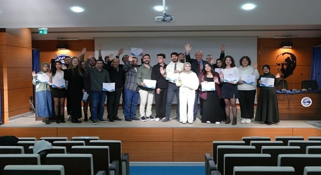 EÜ'de “Akran Mentörlüğü Sertifika Programı” mezunlarını verdi