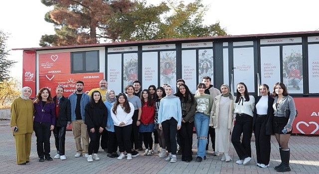 Akbank "Güzel Yarınlar Hareketi" Deprem Bölgesindeki Gençlerin Yanında