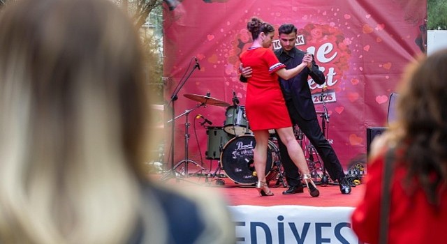 Konak'ta Love Fest rüzgarı esti