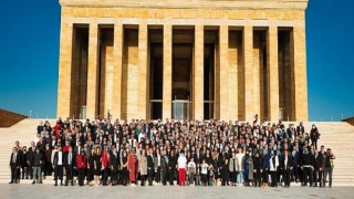 ‘Özgür ve zengin bir Türkiye inşa etmek için ülkemizin dört bir köşesinde çalışıyoruz’