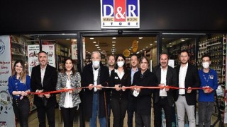 D&R Urla mağazası Prof. Dr. İlber Ortaylı ile kapılarını açtı