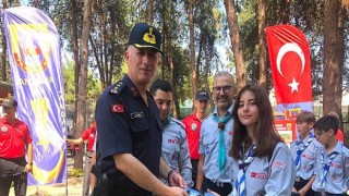Antalya Büyükşehir izcilerinden Jandarma Komutanlığı’na ziyaret