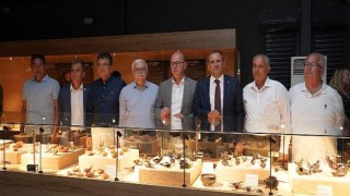 Ayvalık Anadolu Uygarlıkları Müzesi Kırlangıç Yaşam Merkezi’ndeki binada sanatseverlerle buluştu