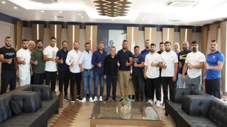 Büyükşehir pehlivanları Kırkpınar öncesi Başkan Böcek’i ziyaret etti