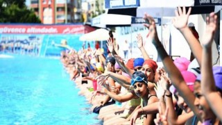 Havuzlar çocuklarla şenlendi