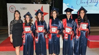 İzmir Sev’de Mezuniyet Töreni