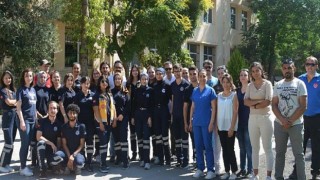 Paramedik öğrencileri eğlenerek mesleklerini uyguladılar