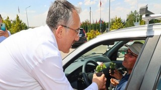 Nevşehir Mezarlıklarda Vatandaşlara Begonya Dağıtıldı