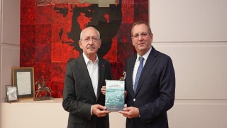 Ayvalık Belediye Başkanı Mesut Ergin, Cumhuriyet Halk Partisi (CHP) Genel Başkanı Kemal Kılıçdaroğlu’nu Ankara’da parti genel merkezinde ziyaret etti.