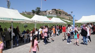 Çocuklar Kayaşehir’de ‘Pony’ Atlarına Bindi