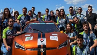 Elektrikli araç üreten gençlere destek oluyor