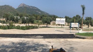 Kemer Belediyesi İlçe Genelindeki Bozuk Yolların Tamirini Yapıyor